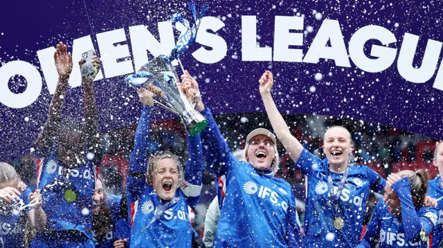 Cuthbert and Bright lift the trophy