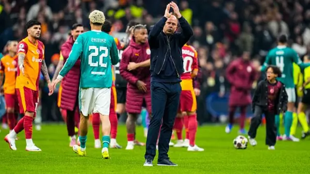 Arne Slot, interacts with the fans a