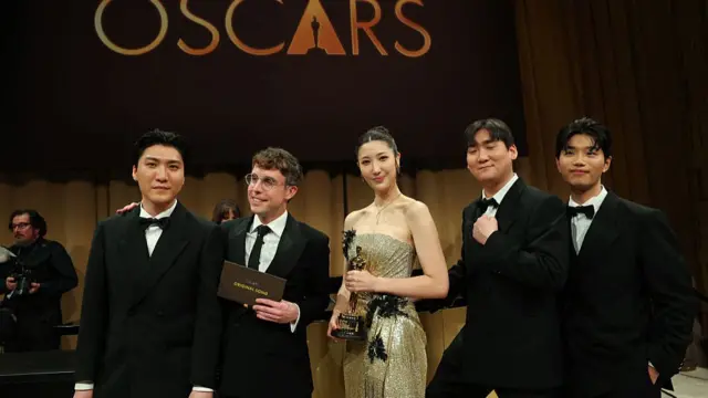 South Korean-US singer Ejae holds the Oscar for Best Music (Original Song) for "Golden" from "KPop Demon Hunters" with Jeong Hoon Seo (L), US songwriter Mark Sonnenblick (2L), Hee Dong Nam (2R) and Yu Han Lee