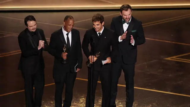 The Singers collecting their Oscar