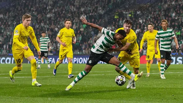 Sporting's Geny Catamo and Bodø Glimt's Fredrik Bjørkan battling for the ball