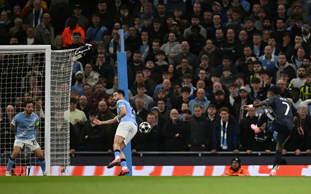 Vinicius shoots