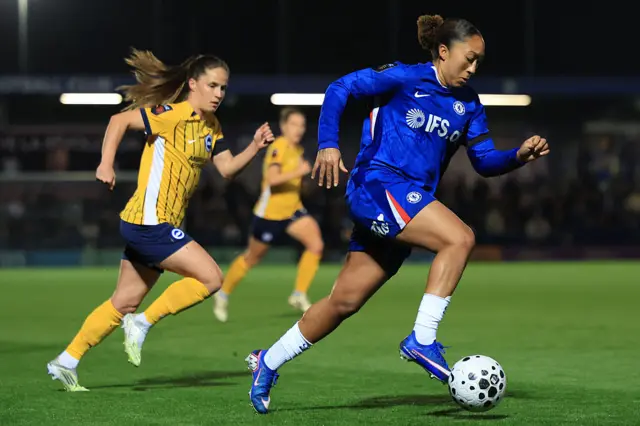 Lauren James of Chelsea runs with the ball