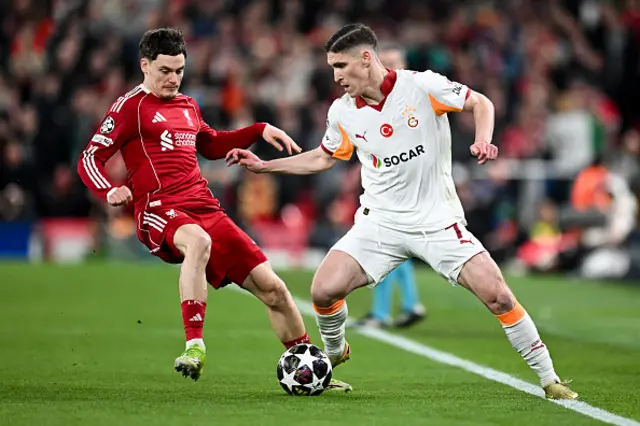 Florian Wirtz (L) fights for the ball