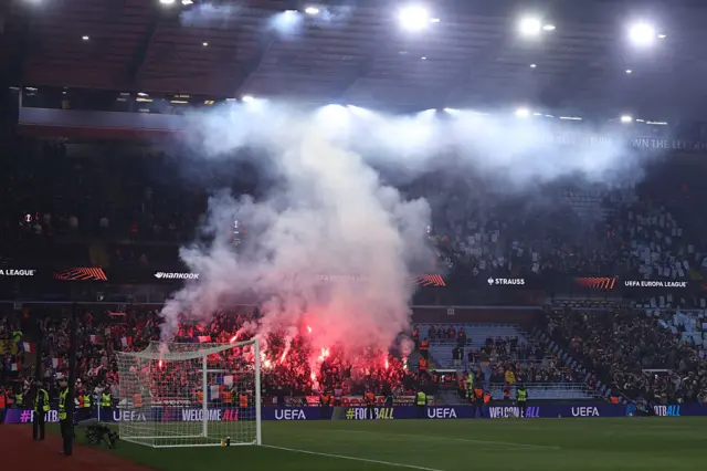 Lille OSC fans light flares