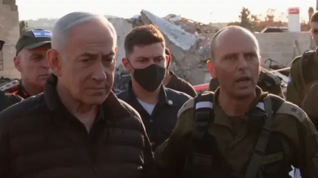 Netanyahu at the scene of Sunday's explosion at Beit Shemesh