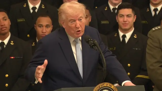 Trump, Beyaz Saray'da düzenlenen Başkomutanlık Ödülü töreninde konuşma yapıyor.