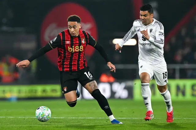 Bournemouth's English midfielder #16 Marcus Tavernier (L) fights for the ball with Manchester United's Brazilian midfielder #18 Casemiro