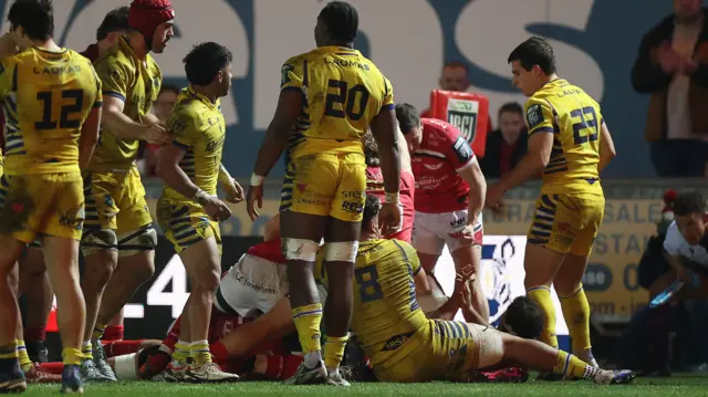 Dan Davis of Scarlets scores a try