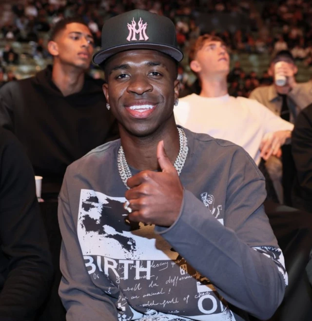 Vinicius Junior with his thumb up