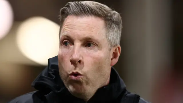 Cambridge United boss Neil Harris pursing his lips together.