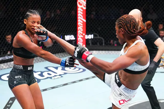Shanelle Dyer punches Ravena Oliveira in the face