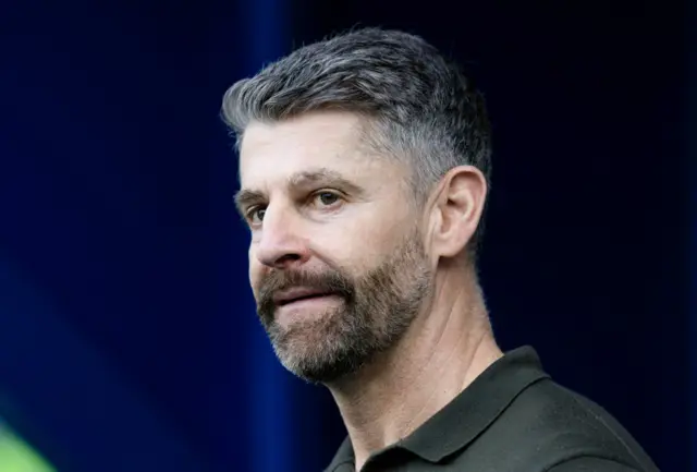Aberdeen manager Stephen Robinson