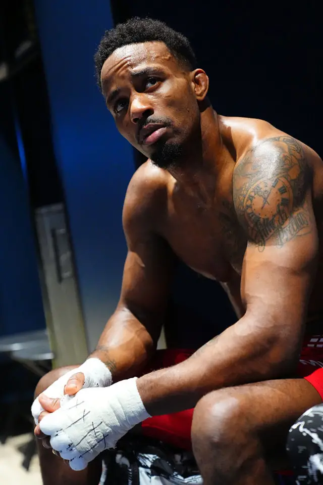 Lerone Murphy with his hands wrapped backstage