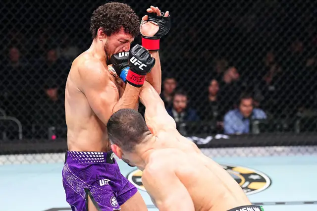 Shem Rock gets punched by Abdul-Kareem Al-Selwady