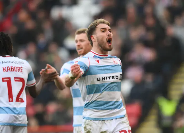 A Thrilling Football Saturday: Southampton's Dominance & Wrexham's Comeback