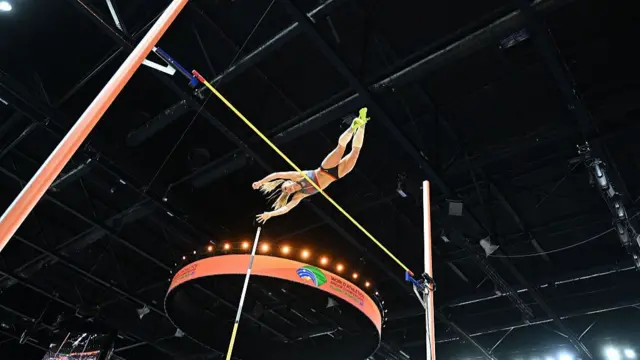 Molly Caudery competes in the women's pole vault final