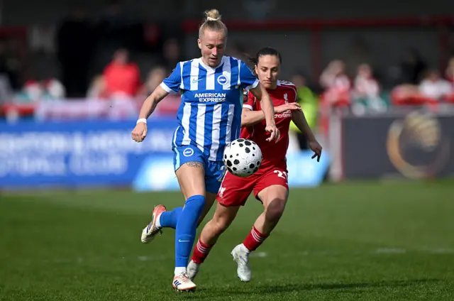 McLauchlan runs clear of Bernabe