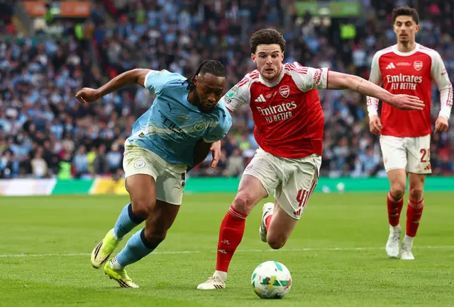 Antoine Semenyo competes with Declan Rice