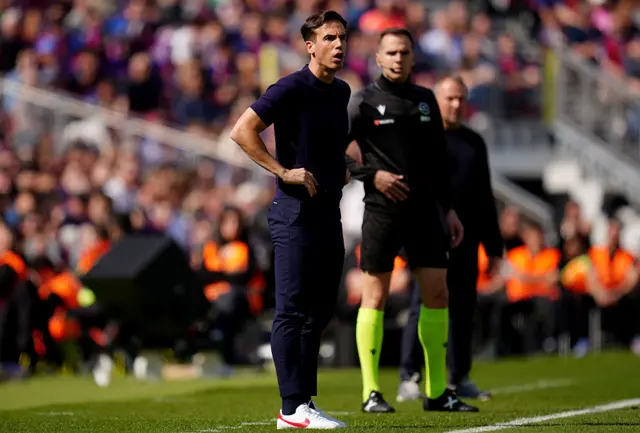 Inigo Perez, Head Coach of Rayo Vallecano, looks on