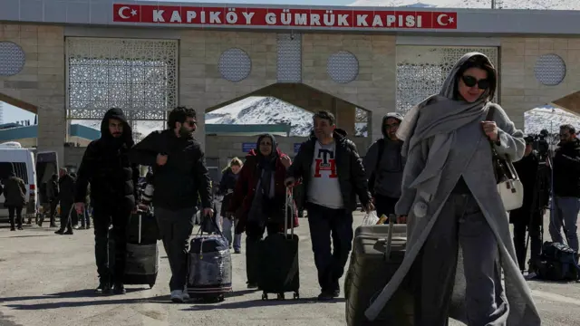 Iranians make their way after crossing into Turkey at the Kapikoy Border Gate in the eastern Van province, Turkey, March 3, 2026.