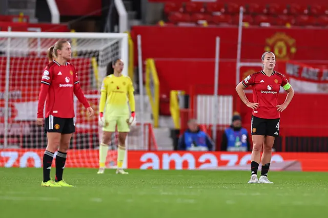 United players stand dejected after conceding again