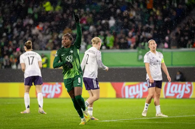 Beerensteyn celebrates scoring for Wolfsburg against Man Utd