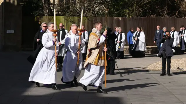Church representatives arrive