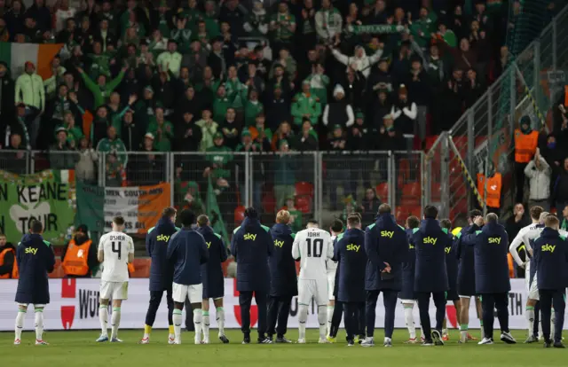 Ireland players thank the travelling fans at full time