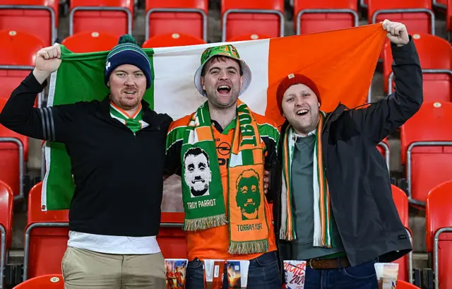 Fans arrive at Fortuna Arena
