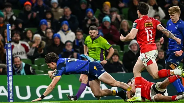 Joshua Kenny of Leinster scores his side's second try