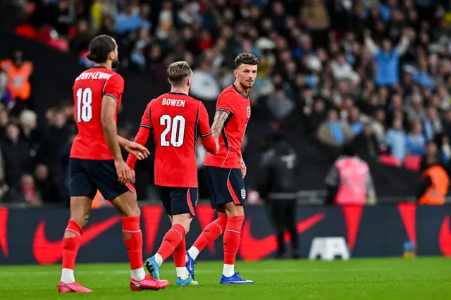 Ben White high-fives England players