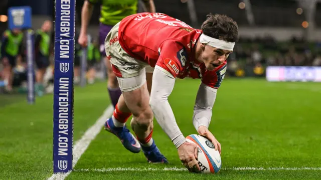 Tom Rogers of Scarlets scores his side's second try