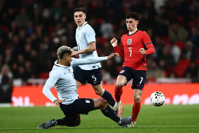 Araujo dives in high on Foden