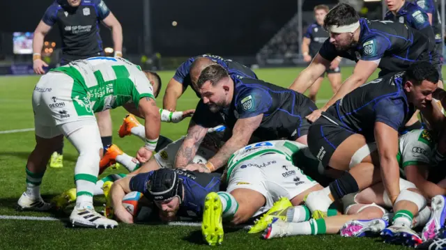 Max Williamson of Glasgow Warriors scores a try