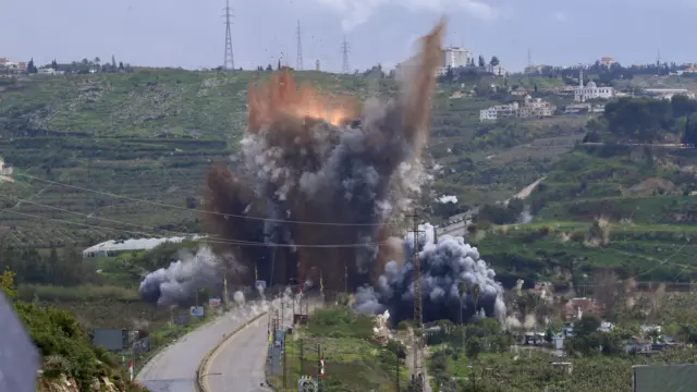 Smoke and flames rise after an Israeli strike targeting the Qasmiya Bridge near Tyre, in southern Lebanon, 22 March 2026.