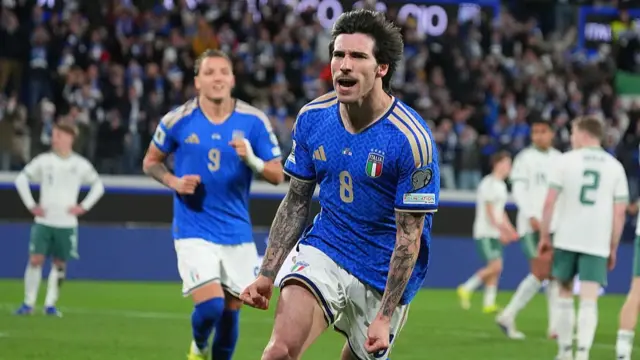 Sandro Tonali celebrates