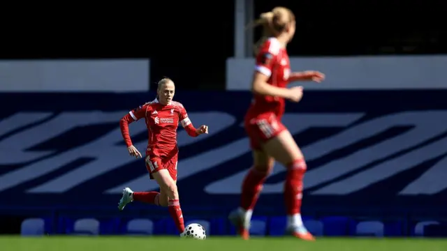 Grace Fisk of Liverpool runs with the ball