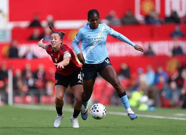 Khadija Shaw is put under pressure by Maya Le Tissier