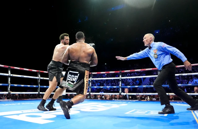 Moses Itauma punches Jermaine Franklin who starts to fall