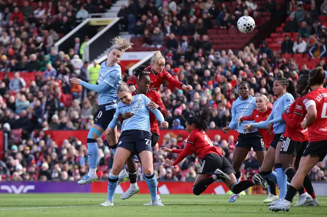 Miedema scores a headerv Manchester United
