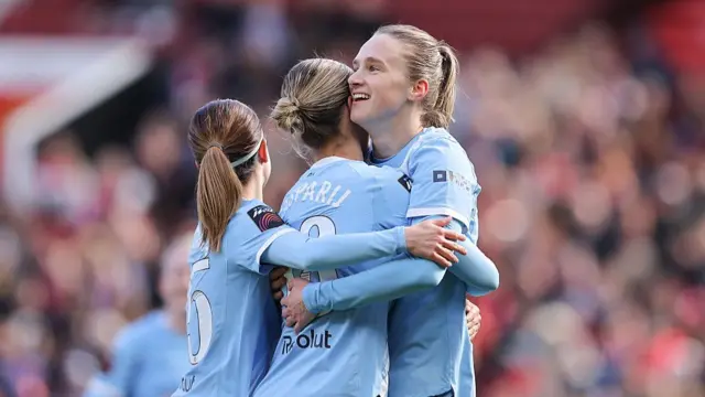 Vivianne Miedema hugs her team-mate