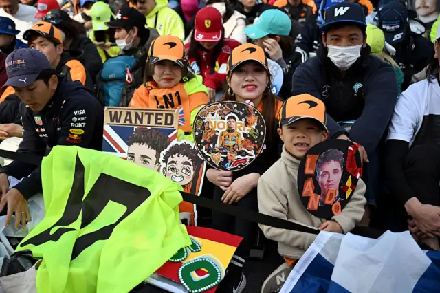 Fans of Lando Norris in the fanzone in Japan