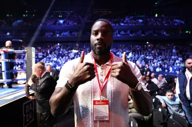 Lawrence Okolie holds up his thumbs