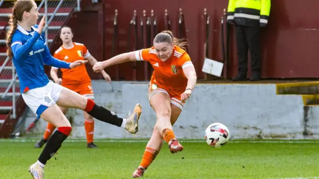 Glasgow City's Lisa Forrest scores