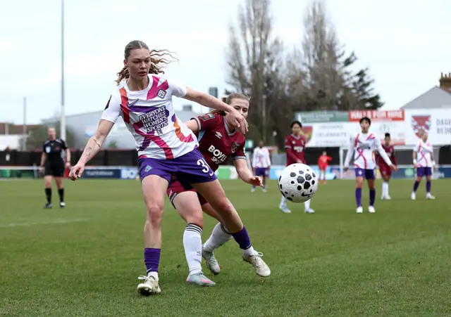 Siren and Marcetto battle for the ball
