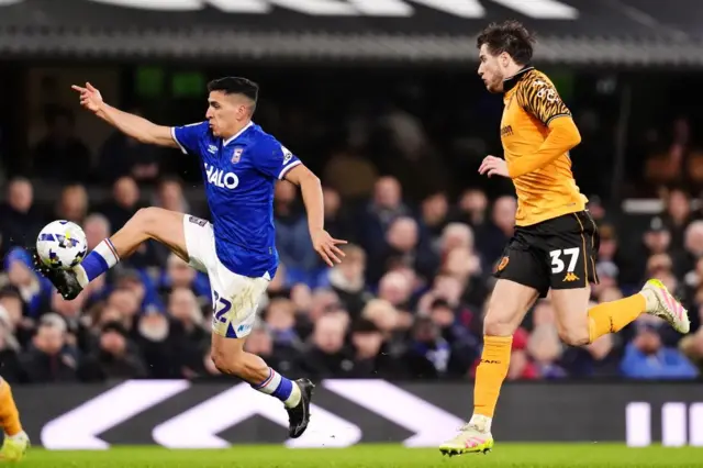 Ipswich Town's Marcelino Nunez (left) and Hull City's Paddy McNair battle for the ball