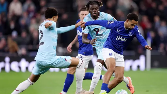 Everton Burnley action