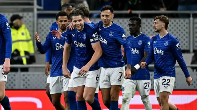Everton celebrating