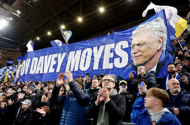 Banner with David Moyes on